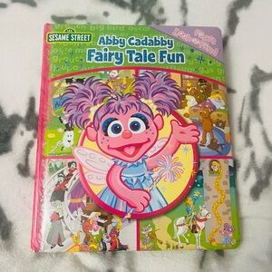 2009 Sesame Street “First Look and Find: Abby Cadabby Fairy Tale Fun" Board Book